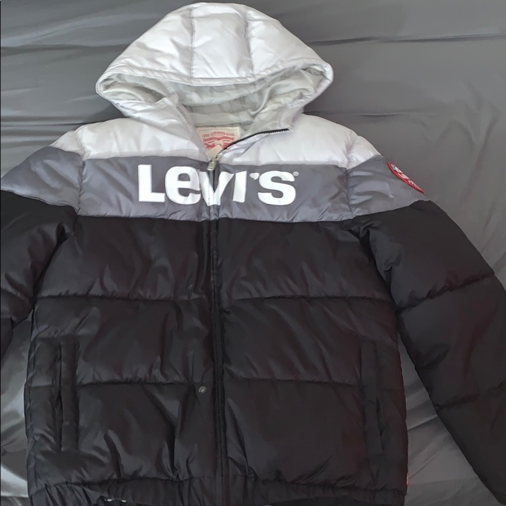 Levi puffer coat